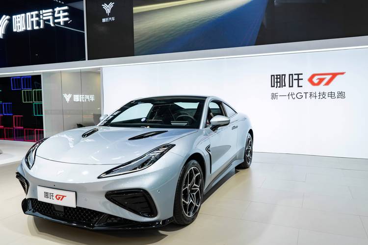 惠州200哪吒汽车在智能汽车领域的表现，领途汽车在新能源汽车市场中的影响力